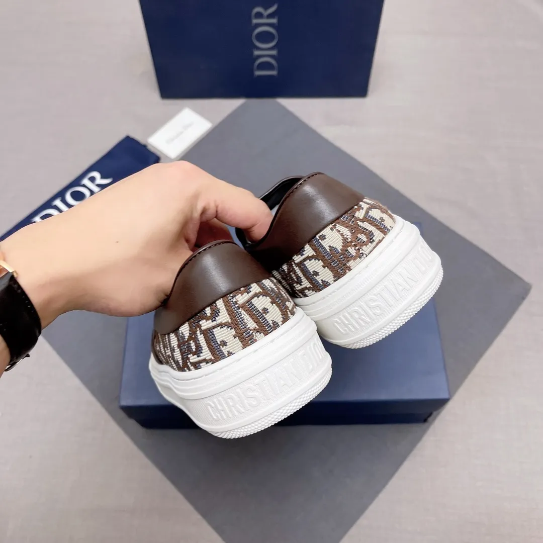 P380, Dior series casual shoes 👟🔥[Dior] Dior's new casual men's shoes are launched in Hong Kong counters. Official website 1:1 production. Original Italian materials. Designed by European and American masters. Perfect shape to create counter quality, solid color rubber wear-resistant outsole and classic dazzling head! Super versatile and very comfortable. High-end without losing taste, fashionable and novel! ! Absolute focus! Code number: 38-44, four colors available (45 can be customized, cannot be returned or exchanged) No. 005